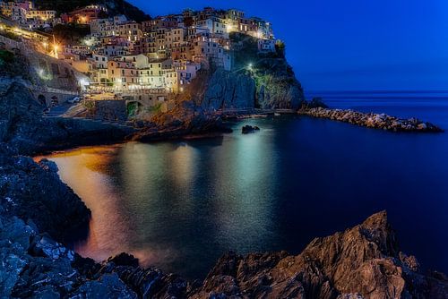 Het blauwe uurtje in Cinque Terre von Roy Poots