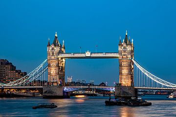 Le Tower Bridge à Londres sur Roland Brack
