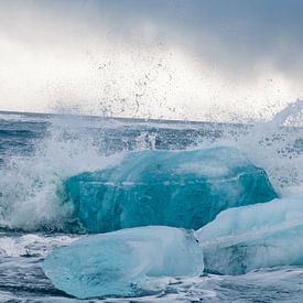 Bloc de glace dans la mer sur Annika Koole