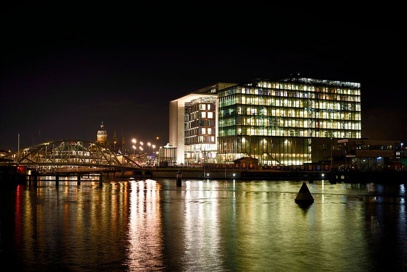 Amsterdams Conservatorium in avondlicht van Wim Stolwerk