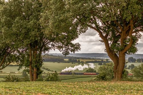 Het Miljoenenlijntje door de Zuid-Limburgse heuvels bij Simpelveld