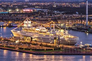 SS Rotterdam am Abend