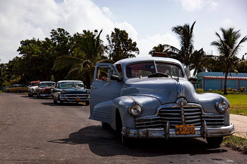 Cubaanse Pontiac MDR 287 (kleur) van 2BHAPPY4EVER.com photography & digital art