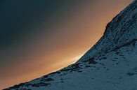 De zon zakt achter achter de berg van Sophia Eerden thumbnail