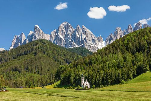 Kerk van St John in Ranui bij St Magdalena in de Villnöss Vallei, Italië