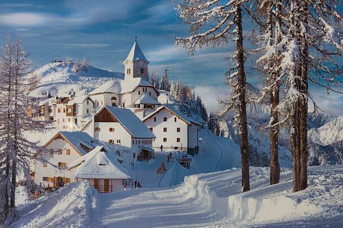 Italienisches Dorf im Schnee