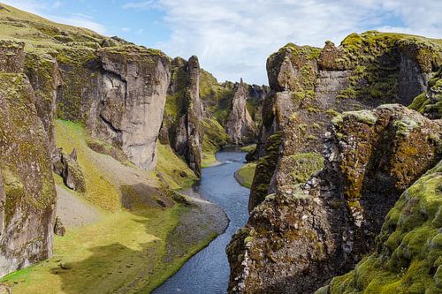 Fjaðrárgljúfur kloof in IJsland