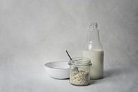 Nature morte à l'avoine et au lait, inspirée par les œuvres des maîtres néerlandais