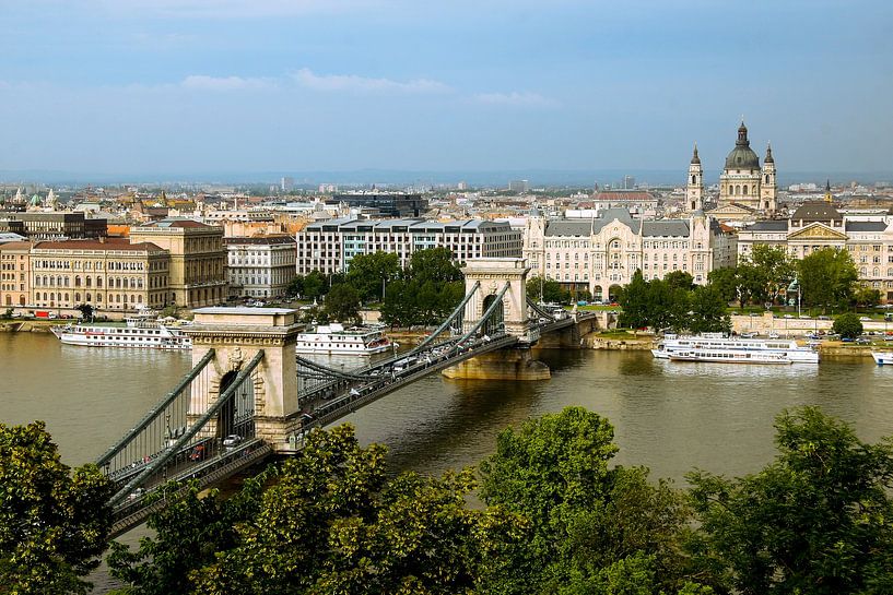 Budapest, Széchenyi Chain Bridge by Rob Reeuwijk