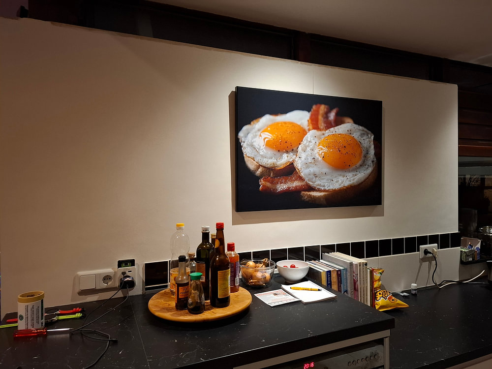 Lard croustillant et œufs au plat dorés