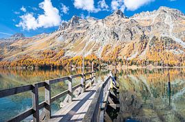 Bergsee im Herbst von Menno van der Haven