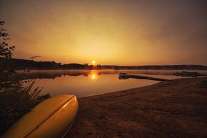 Canoë et lever de soleil