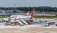 Air Berlin Airbus A330 en A319 op Flughafen Düsseldorf. van Jaap van den Berg thumbnail
