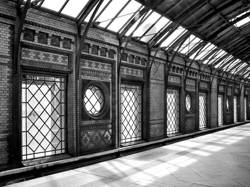 Berlin Hackeschermarkt underground station by Bianca  Hinnen