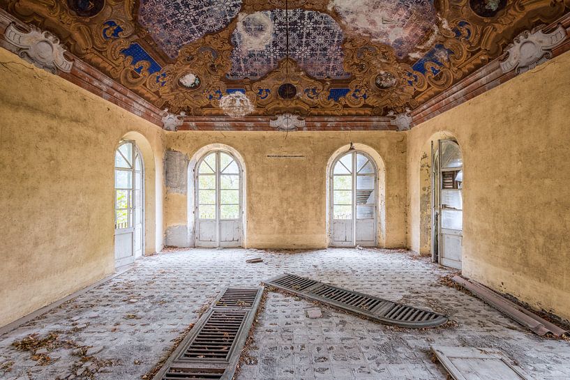 Lost Place - I love this kind of ornate ceiling - Italian villa by Gentleman of Decay