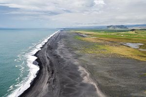 Schwarzer Strand in Island von Tim Vlielander