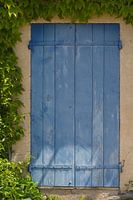 Venster in de Provence.    Fenetre de Provence