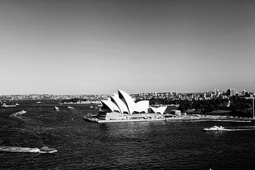 De skyline van Sydney met het Opera House