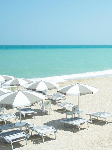 Strandschirme in Le Marche, Italien - Reisefotografie von Dagmar Pels