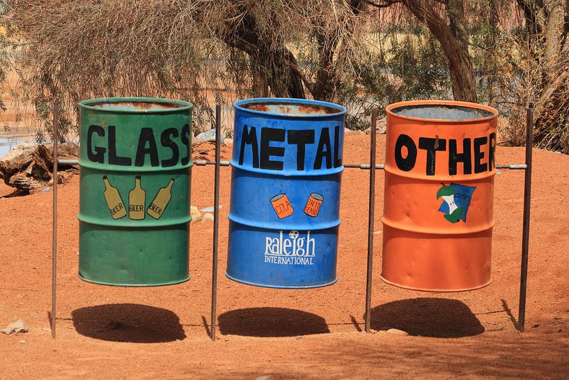 Abfallbehälter aus Metall von Bobsphotography