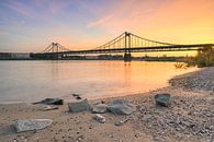 Krefeld-Uerdingen Rijnbrug bij zonsondergang van Michael Valjak thumbnail