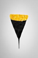 Schwarze Flüssigkeit über Nacho