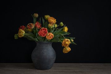 Stilleben mit Tulpen in einer Vase