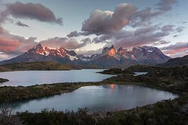 Un magnifique lever de soleil en Patagonie sur Anges van der Logt