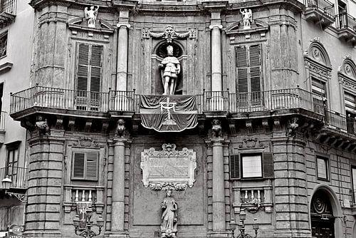 Barok bij het Quattro Canti in Palermo - monochroom