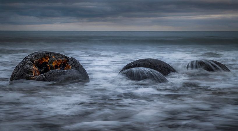 Swaraki's boulders by Marc van Kessel