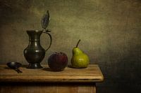 objets en fer-blanc et fruits