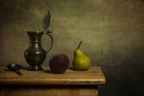 tinnen objecten en fruit