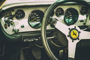 Armaturenbrett des Sportwagens Ferrari 308 GT4 Dino