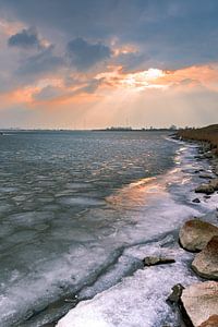 Ice and sun at the Markermeer by Freek Rooze