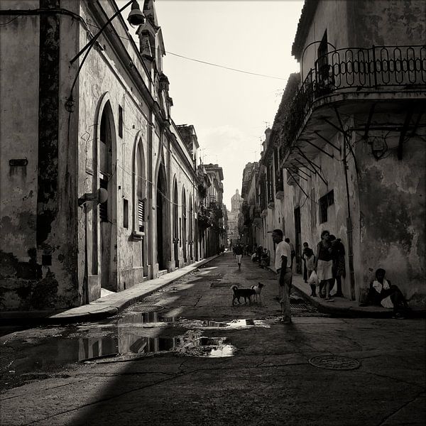 Straat in Havana van Cor Ritmeester