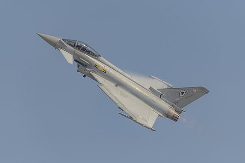 Royal Air Force Typhoon Display Team in actie.