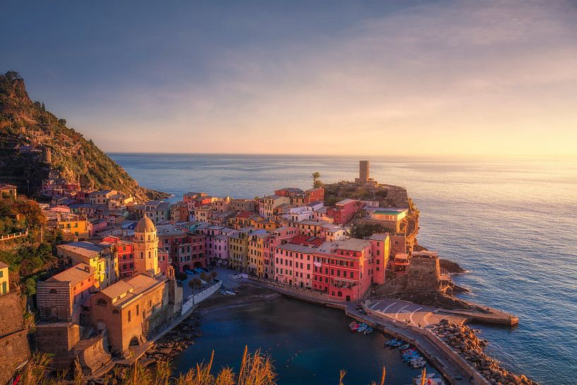 Vue du village de Vernazza au coucher du soleil, Cinque Terre par Stefano Orazzini