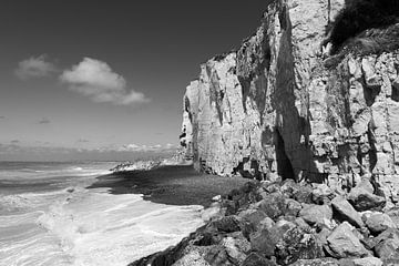 Coastline with rocks by Floris Kok