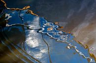 Serie Weerspiegeling in het blauwe water 1 van Alice Berkien-van Mil thumbnail