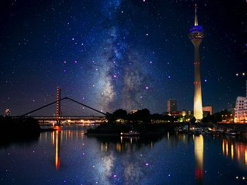 Düsseldorfse haven bij nacht van Mustafa Kurnaz