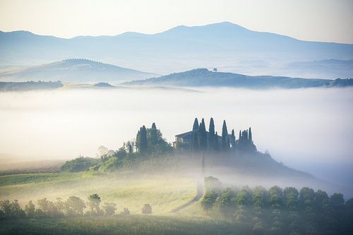 Italië Toscane Val d'Orcia met mist