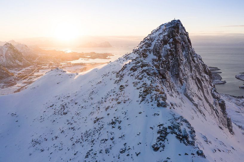 Op de bergtop bij zonsopkomst van Jelle Dobma