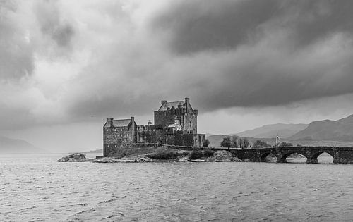 Kasteel Eilean Donan in Schotland. Highlander kasteel in de Hooglanden.
