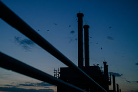 Industrielle Stille in Abendblau von First Designs