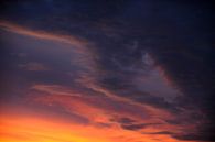 Dramatische lucht na zonsondergang, foto 1 van Merijn van der Vliet thumbnail