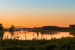 Die IJssel-Brücke in Zwolle bei Sonnenuntergang.