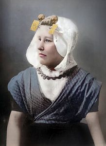 Porträt eines Mädchens aus Zeeland in traditioneller Tracht aus Goese