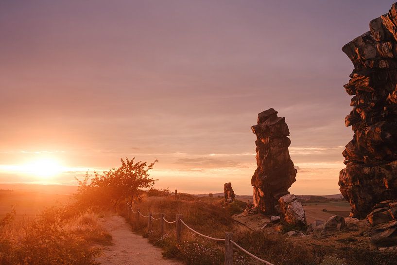 Devil's Wall with Sunset by Oliver Henze