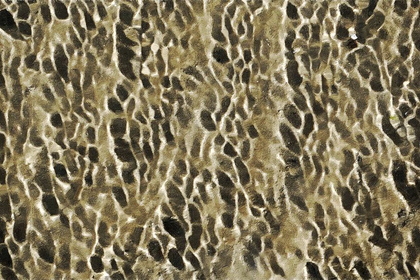 Lumière du soleil sur l'eau et eau sur le sable - Art numérique par VenVision Art