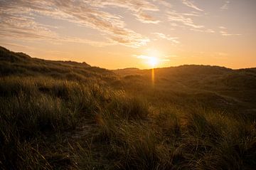 Sonnenaufgang Terschelling mit den schönsten Farben am Himmel von Wendy de Jong